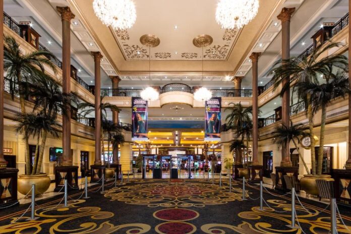 play king of cards pokie